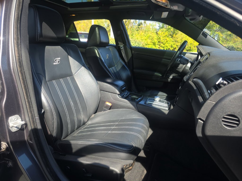 Used 2016 Chrysler 300 S w/ 300S Premium Group RWD image 33
