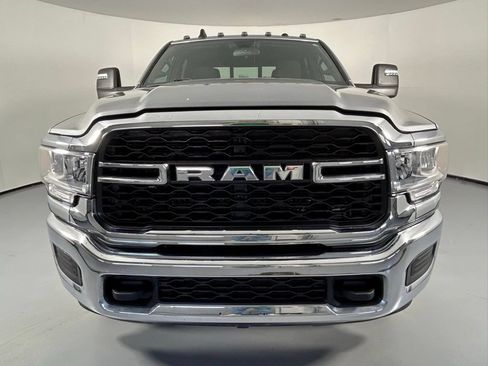 Used 2024 RAM 3500 Tradesman w/ Chrome Appearance Group AWD/4WD image 2