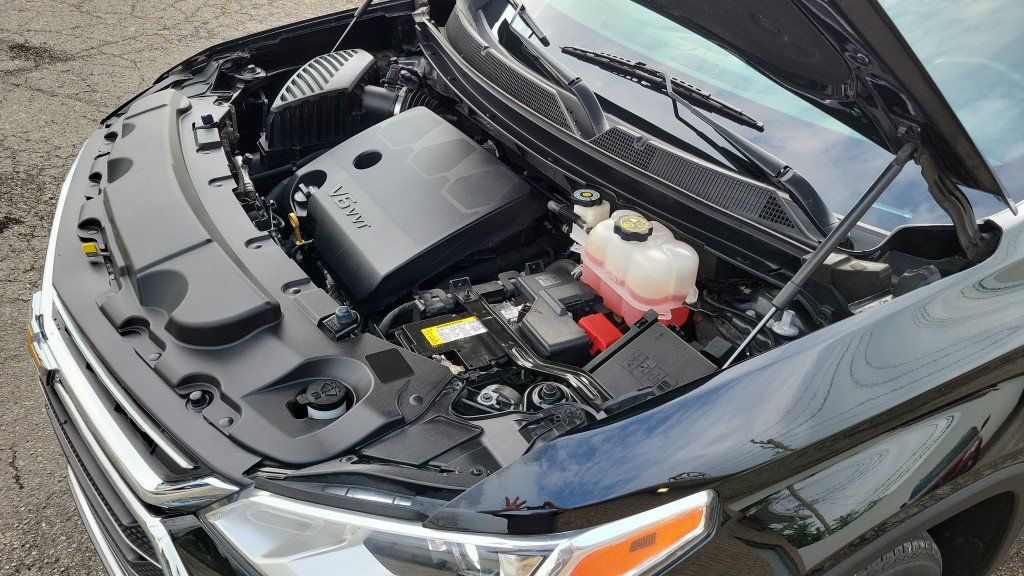 Used 2021 Chevrolet Traverse LT FWD image 40