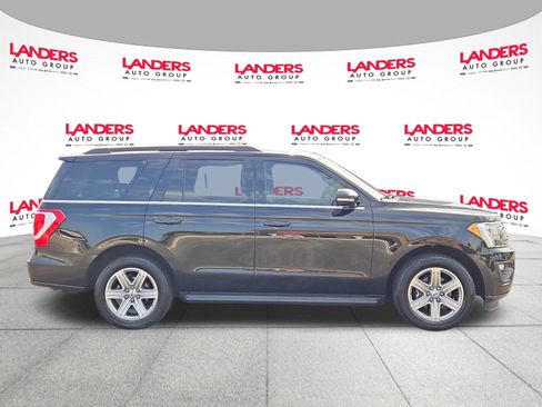 Used 2018 Ford Expedition XLT w/ Equipment Group 201A RWD image 2