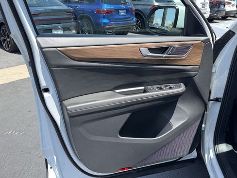 Certified 2025 Volkswagen Atlas SE FWD image 13
