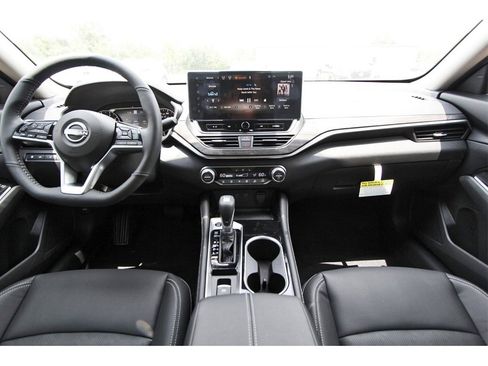 New 2025 Nissan Altima 2.5 SL image 9