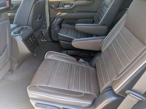 Used 2025 GMC Yukon Denali Ultimate AWD/4WD image 27