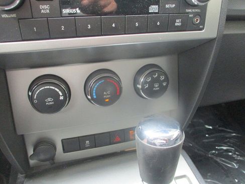 Used 2011 Dodge Nitro SE AWD/4WD image 35