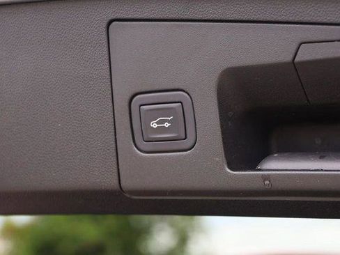 Used 2023 Cadillac XT4 Premium Luxury AWD/4WD image 8