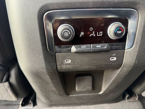Used 2021 Chevrolet Suburban LS AWD/4WD image 24