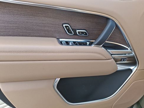 New 2026 Land Rover Range Rover SE image 9