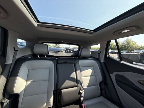 Used 2022 GMC Terrain SLT w/ Tech Package FWD image 12