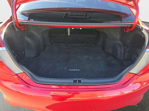 Used 2014 Toyota Camry XLE w/ Convenience Package image 14