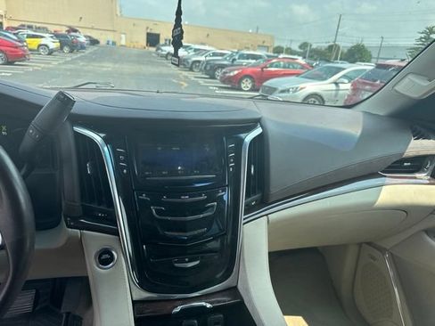 Used 2015 Cadillac Escalade Luxury AWD/4WD image 14