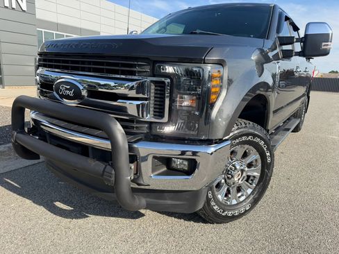 Used 2017 Ford F250 XLT w/ XLT Premium Package AWD/4WD image 1