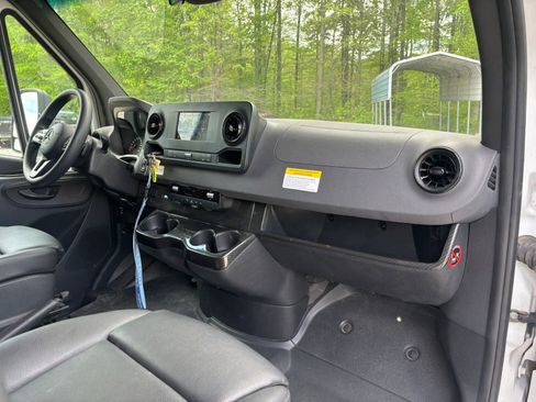 Used 2019 Mercedes-Benz Sprinter 170 image 32