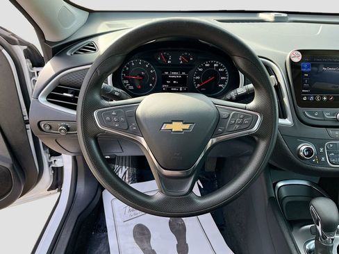 Used 2025 Chevrolet Malibu LT FWD image 17