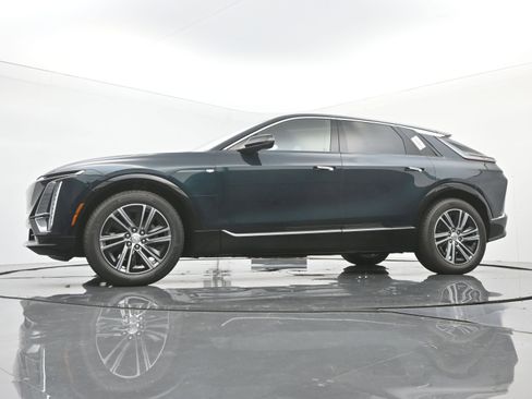 New 2025 Cadillac Lyriq Luxury image 16