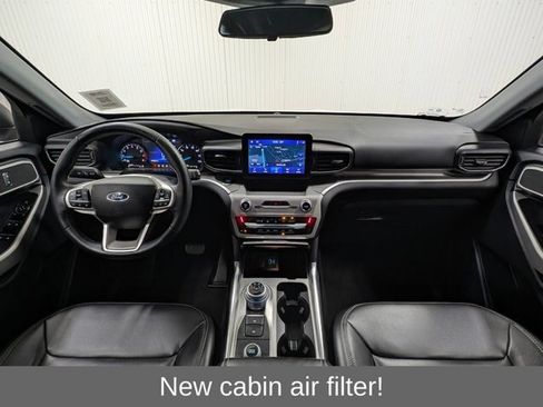 Certified 2022 Ford Explorer XLT w/ Equipment Group 202A AWD/4WD image 3