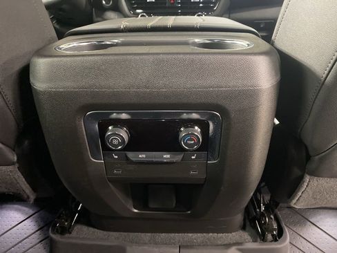 Certified 2025 Chevrolet Suburban High Country image 24