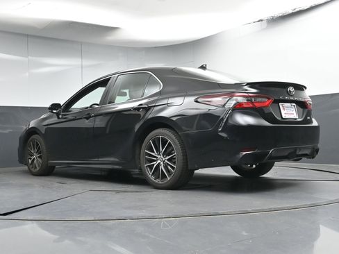 Used 2024 Toyota Camry SE w/ Convenience Package image 29