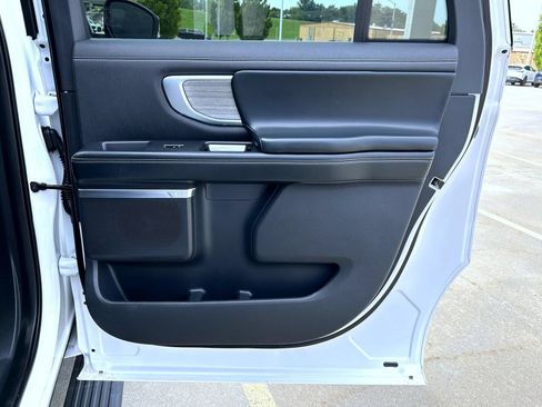 Used 2025 Ford Expedition Max Platinum AWD/4WD image 17