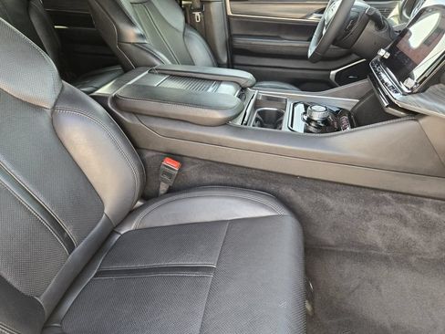 Used 2024 Jeep Wagoneer L Series II w/ Flexible Seating Group RWD image 19