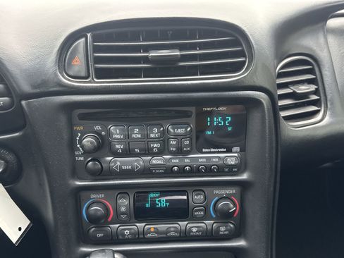 Used 2001 Chevrolet Corvette Convertible w/ Preferred Equipment Group2 RWD image 16