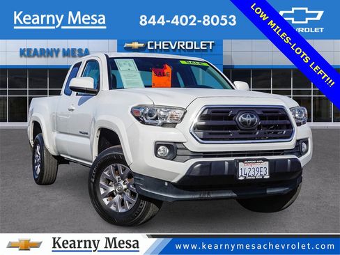 Used 2018 Toyota Tacoma SR5 w/ SR5 Appearance Package (SM) image 1