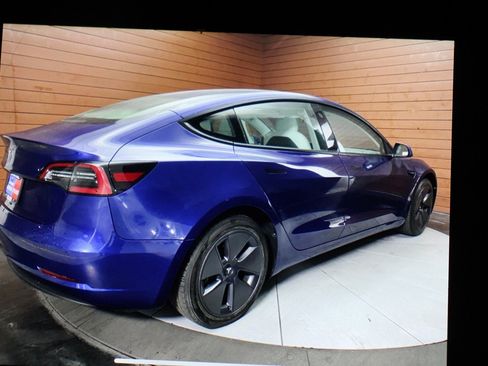 Used 2022 Tesla Model 3 Standard Range image 12