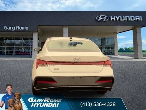Used 2024 Hyundai Elantra SEL w/ Convenience Package FWD image 7