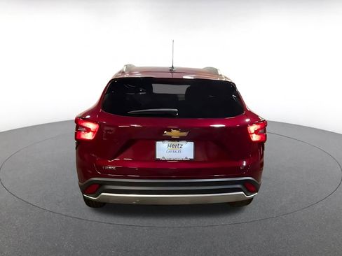 Used 2025 Chevrolet Trax LT image 12