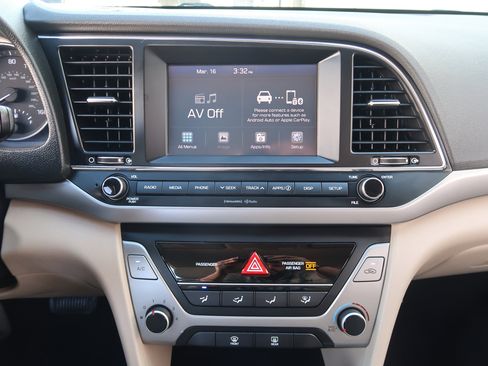 Used 2018 Hyundai Elantra SEL image 16