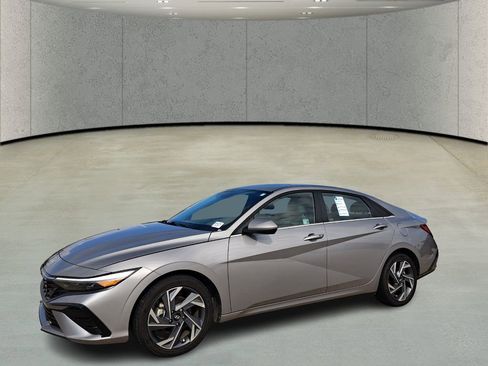 Used 2025 Hyundai Elantra SEL image 9