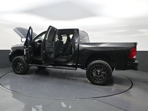 Used 2017 RAM 1500 Express w/ Black Ram 1500 Express Group AWD/4WD image 31