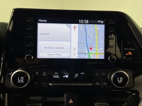 Certified 2021 Toyota Highlander XLE AWD/4WD image 20