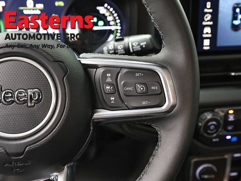 Used 2025 Jeep Wrangler Unlimited Sahara AWD/4WD image 16