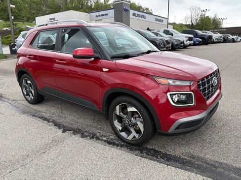 Used 2023 Hyundai Venue Limited w/ Cargo Package FWD image 7