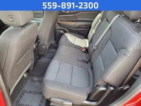 Used 2021 GMC Acadia SLE w/ Elevation Edition FWD image 8