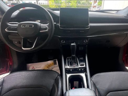 Used 2025 Jeep Compass Trailhawk AWD/4WD image 6
