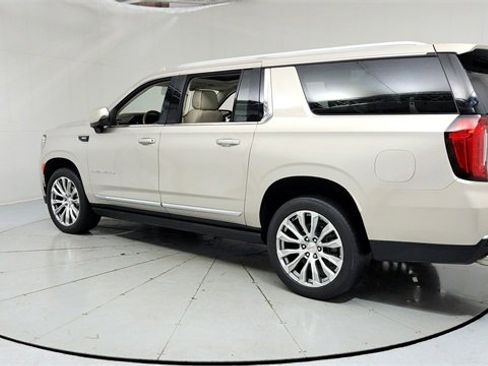Used 2022 GMC Yukon XL Denali image 3