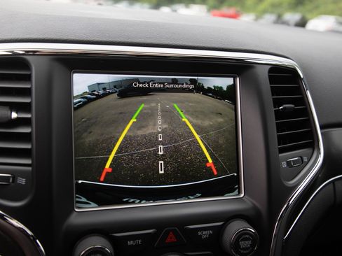Used 2018 Jeep Grand Cherokee Limited AWD/4WD image 29