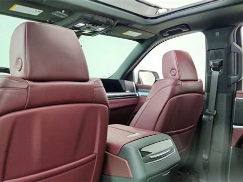 Used 2025 Cadillac Escalade Sport w/ Touring Package image 35