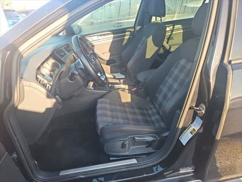 Used 2017 Volkswagen GTI SE FWD image 12