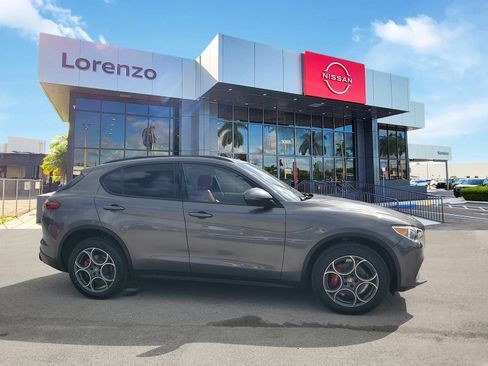 Used 2022 Alfa Romeo Stelvio Sprint image 4