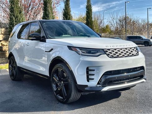 Used 2024 Land Rover Discovery Metropolitan Edition image 7