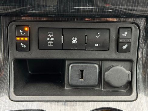 Used 2016 Chevrolet Traverse LT image 18