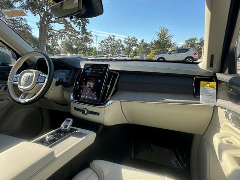 Used 2026 Volvo XC90 B6 Ultra w/ Protection Package Premier AWD/4WD image 11