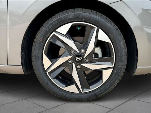 Used 2023 Hyundai Elantra SEL w/ Convenience Package FWD image 11