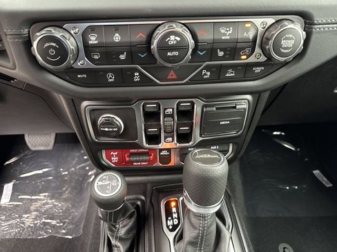 New 2025 Jeep Gladiator Mojave image 33