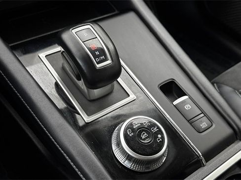 Used 2024 Mitsubishi Outlander SE image 25