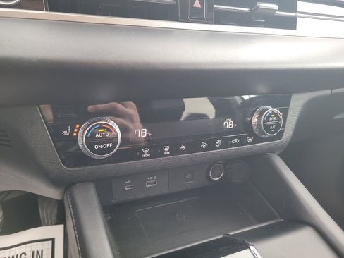 Used 2024 Mitsubishi Outlander AWD image 19