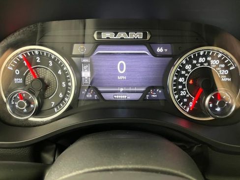 Used 2025 RAM 1500 Laramie image 24