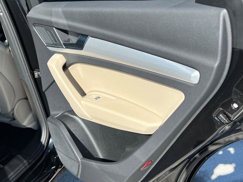 Used 2025 Audi Q5 2.0T Premium w/ Convenience Plus Package image 16